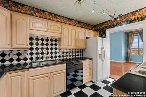 1 TOWERS PARK LN, San Antonio, TX 78209