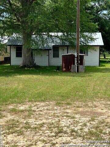 168 WATER ST, Pipe Creek, TX 78063