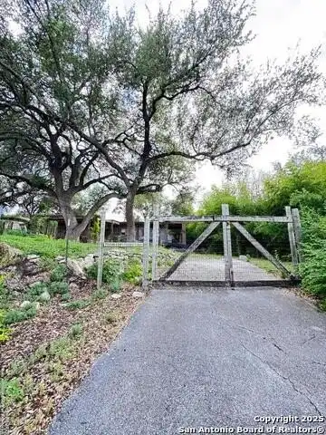 323 N Scenic Loop, Canyon Lake, TX 78133