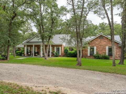 120 Spanish Oak Trail, Floresville, TX 78114