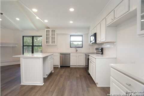100 HOWARD DR, Schertz, TX 78154