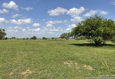 152 Gentle Breeze, Floresville, TX 78114