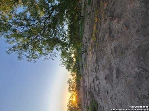 N Fm 1436, La Pryor, TX 78872