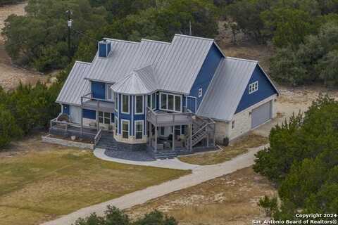 592 LAKEPARK DR, Lakehills, TX 78063