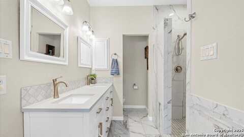 21810 Thunder Basin, San Antonio, TX 78261