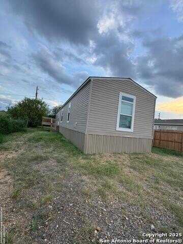 1608 HILDAGO, Cotulla, TX 78014