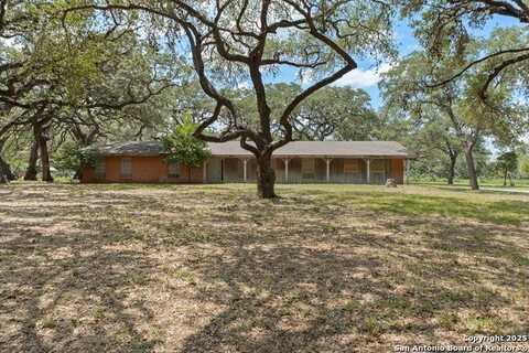 2 Oak Valley, Pleasanton, TX 78064