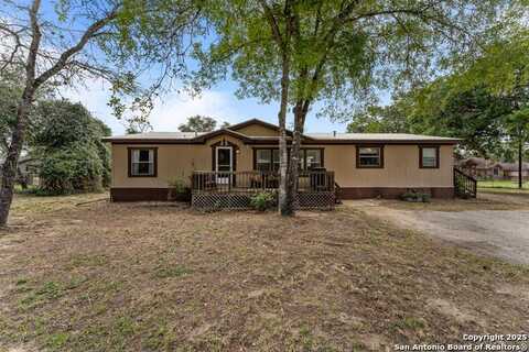 940 Eagle Creek, Floresville, TX 78114