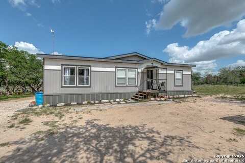 140 County Road 7866, Devine, TX 78016