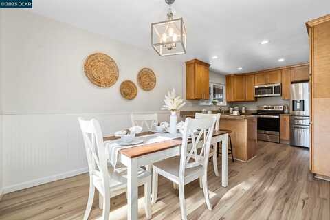 9 Glen Dr, Fairfax, CA 94930
