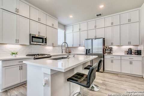 8851 Oakland Rd, San Antonio, TX 78240
