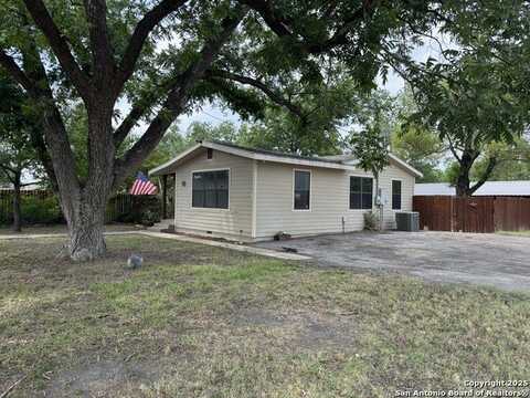 218 E Antonio, Uvalde, TX 78801
