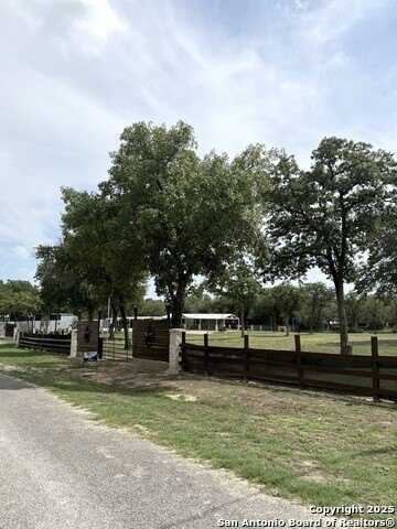 704 Hickory Sun, La Vernia, TX 78121