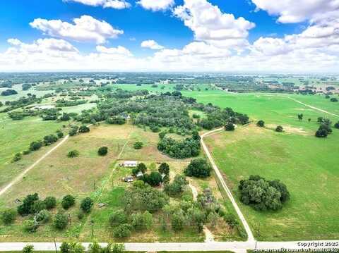 7205 County Road 401, Floresville, TX 78114