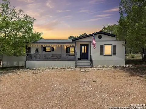 823 Trail Crest, Canyon Lake, TX 78133