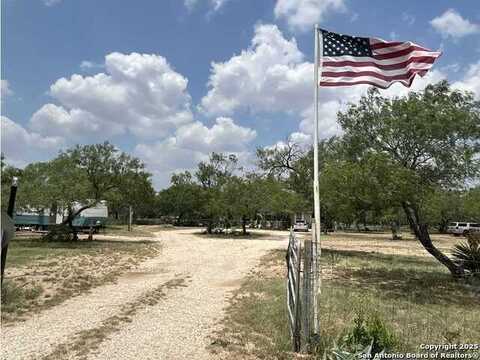 1446 County Road 429, Pleasanton, TX 78064