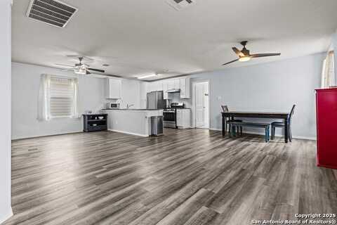 10222 Robbins Blf, San Antonio, TX 78245