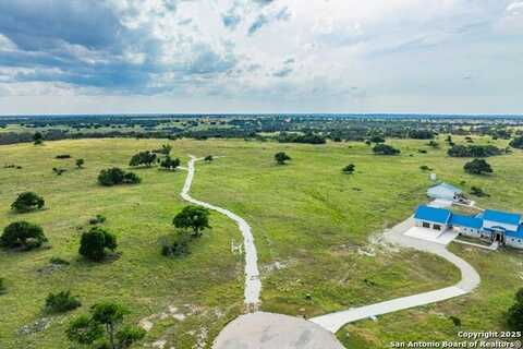 439 Junker Hill Dr, Fredericksburg, TX 78624