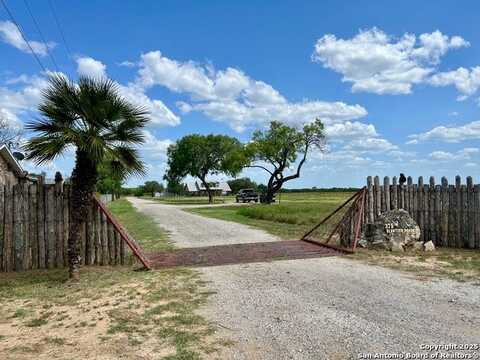 375 Bluntzer Rd, Jourdanton, TX 78026