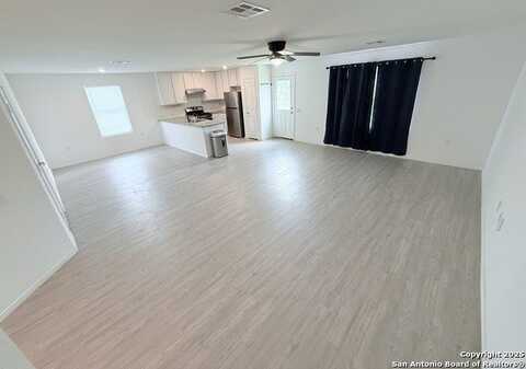 818 cook Bnd, San Antonio, TX 78221