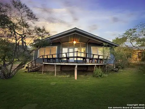 1118 Westside Circle, Canyon Lake, TX 78133