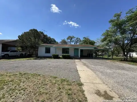 907 W Goodwin, Pleasanton, TX 78064
