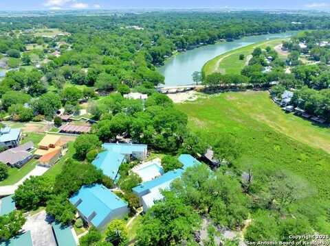 551 Terminal Loop, McQueeney, TX 78123
