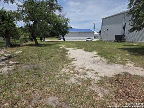 205 S 9th St, Rockport, TX 78382