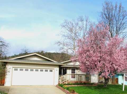 905 Meadowlark Lane, Yreka, CA 96097