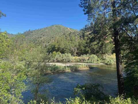 102 acres Highway 96, Horse Creek, CA 96050