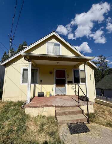 272 Walnut St, Weed, CA 96094