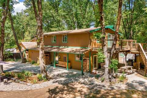 197 Shasta Ave, Mount Shasta, CA 96067