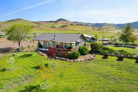 11725 York Rd, Montague, CA 96064
