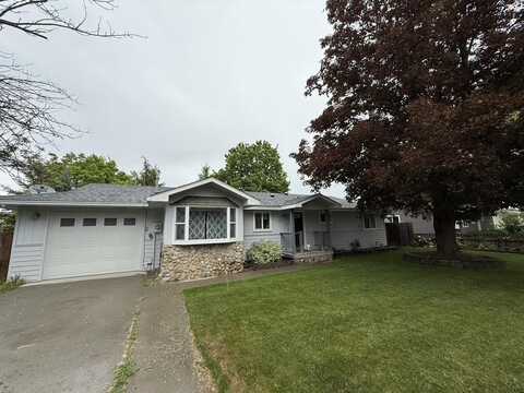 220 W Evergreen Dr, Kettle Falls, WA 99141
