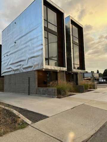 904/906 E Indiana Ave, Spokane, WA 99207