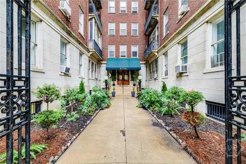 24 E Liberty Street, Savannah, GA 31401
