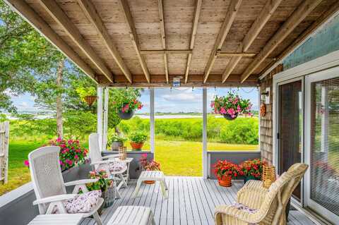 16 Gulls Cove Road, West Yarmouth, MA 02673