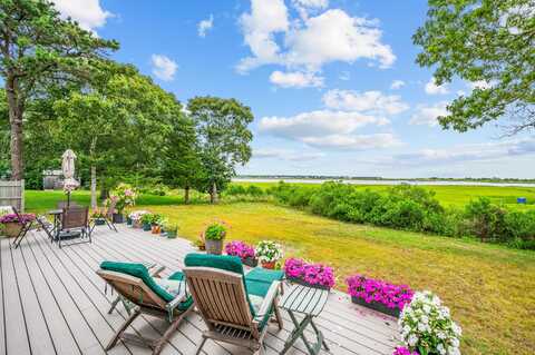 16 Gulls Cove Road, West Yarmouth, MA 02673