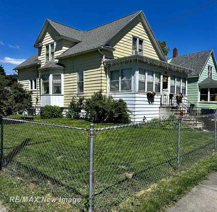 1320 S Jackson, Bay City, MI 48708