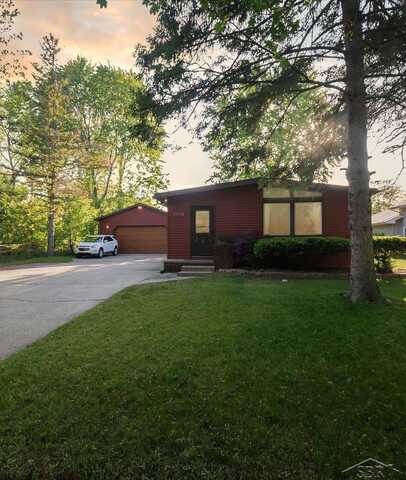 3323 Birchfield, Midland, MI 48642