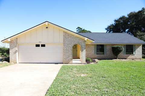 1803 Hickory Lane, Brenham, TX 77833