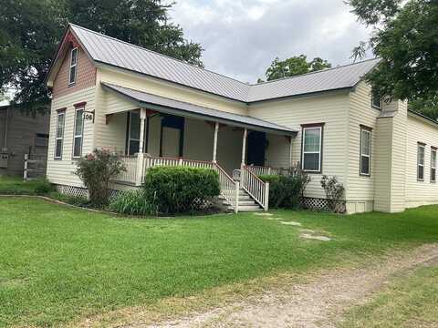 106 North Rusk Street, Fayetteville, TX 78940