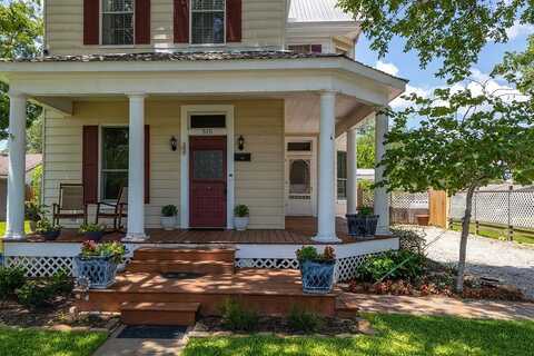 515 Wolf Street, Schulenburg, TX 78956