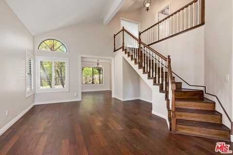 4210 Lost Springs Dr, Calabasas, CA 91301