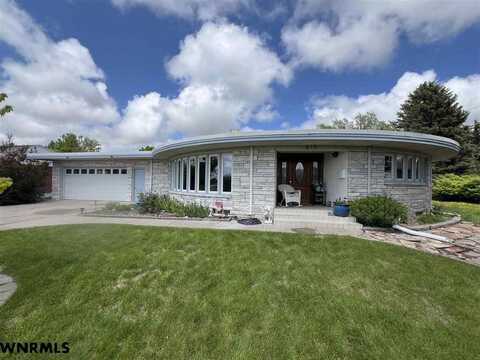 615 WINTERCREEK DR, Scottsbluff, NE 69361
