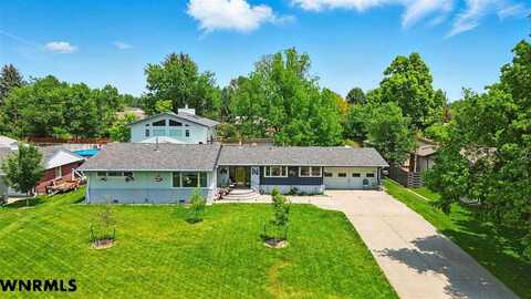 701 VALLEY VIEW DR, Scottsbluff, NE 69361