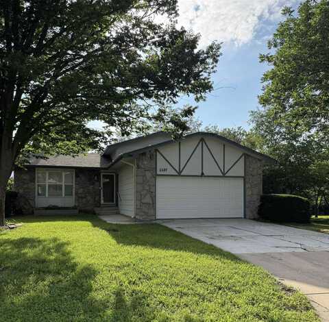 1107 S Hilltop Rd, Derby, KS 67037