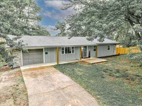 716 S Forewood Dr, Arkansas City, KS 67005