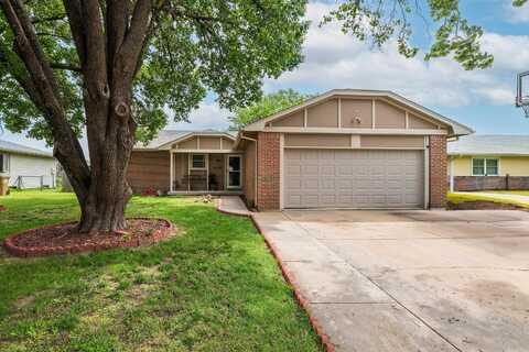 4540 Woodlow Dr, Bel Aire, KS 67220