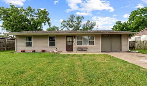 1333 Kiowa, Salina, KS 67401